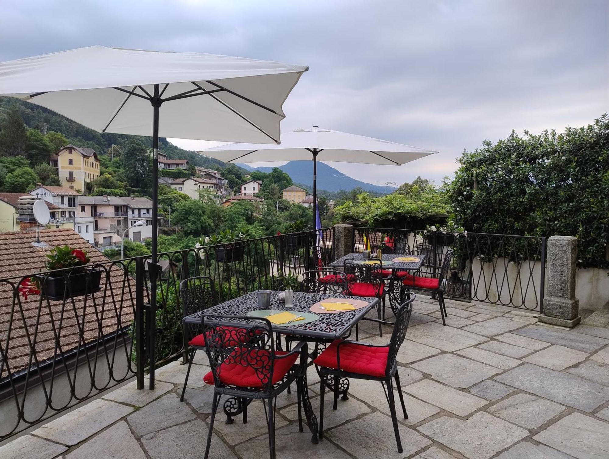 Guesthouse Giulietta E Romeo Cossogno Exterior photo